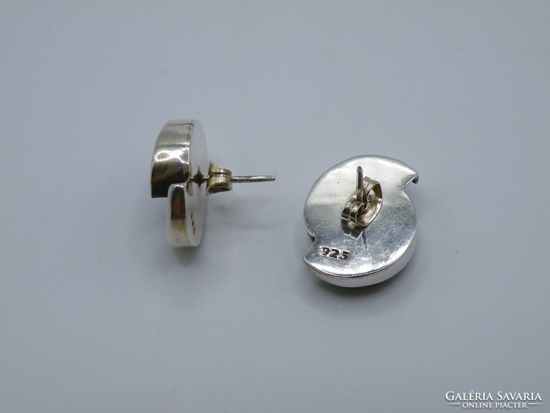 Uk0139 elegant stylized swirl shaped silver earrings with plug-in