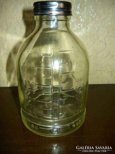 Üveg mérőpalack