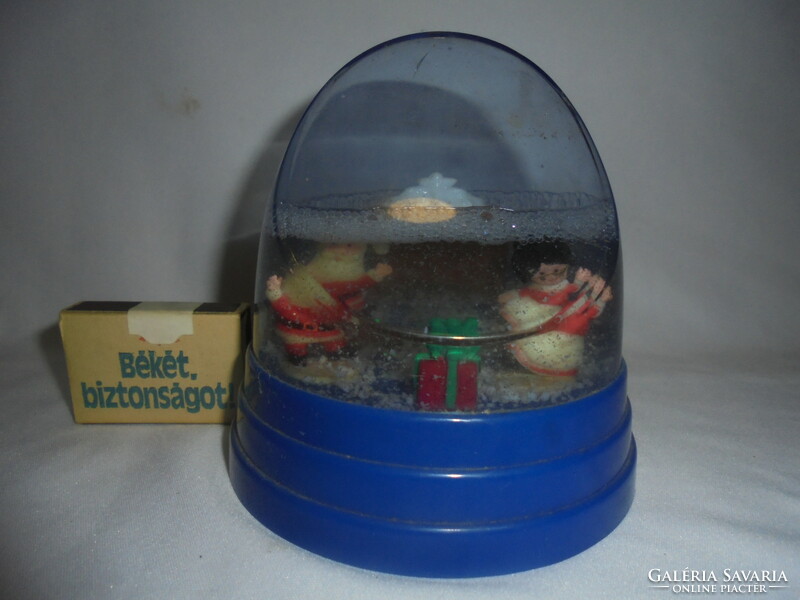 Retro Santa snow globe - battery operated