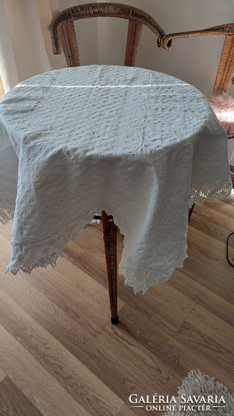 An old home-woven tablecloth from Transylvania with round crochet, very nice!