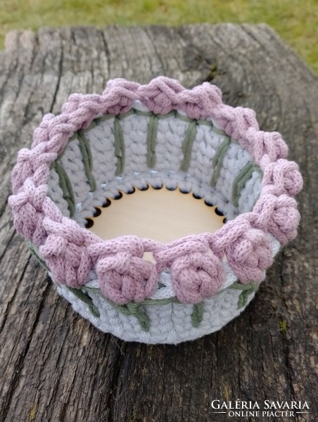 Tulip basket crocheted on a wooden base