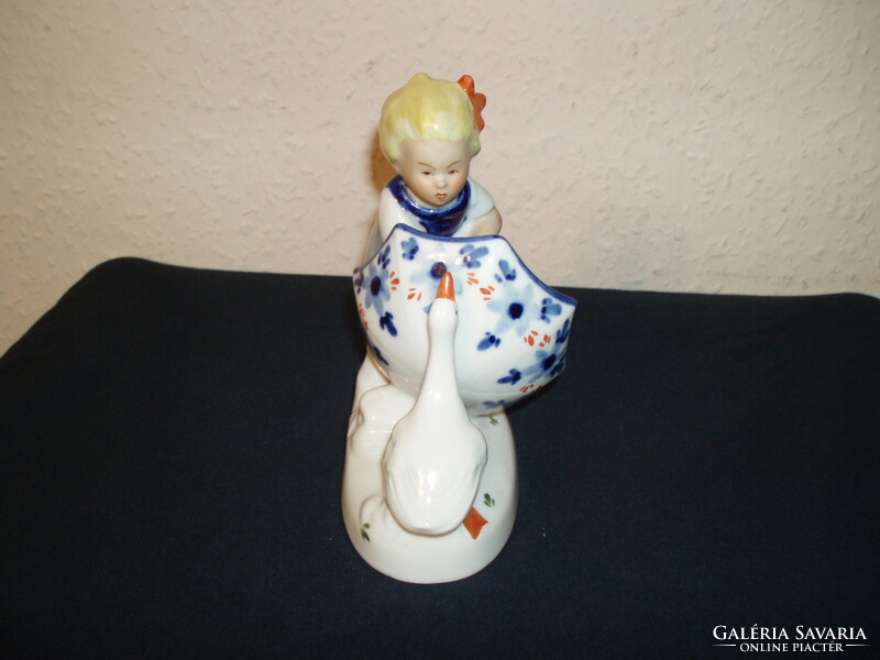 Lippelsdorf RITKA!  libától félő kislány.porcelán-biszkvit- Jelzéssel, hibátlan, 12x13 cm
