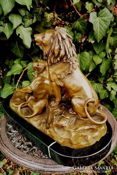 Lion couple - bronze statue