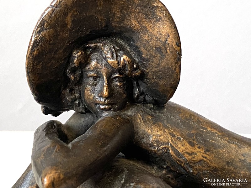 Sculptor László Kutas (1936-2023) retro resin statue of a female nude with a hat lying on a couch