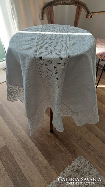 Old woven tablecloth with round crochet from Transylvania! Handmade. Very nice work!.
