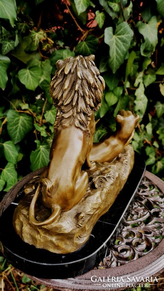 Lion couple - bronze statue