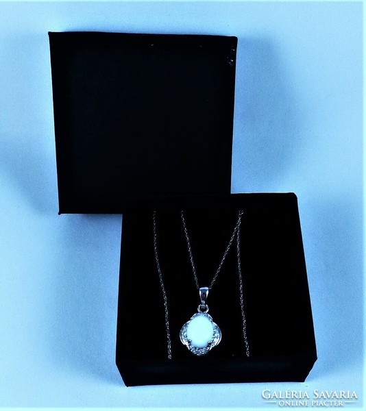 Wonderful 14k white gold necklace with opal and diamond gems!!!