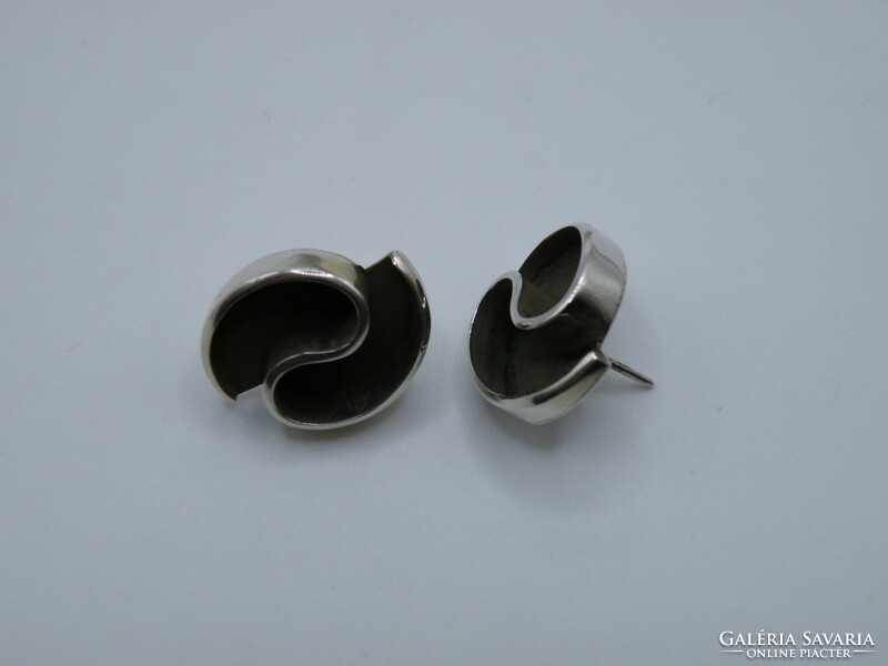 UK0139 Elegáns stilizált örvényt formázó ezüst fülbevaló bedugós
