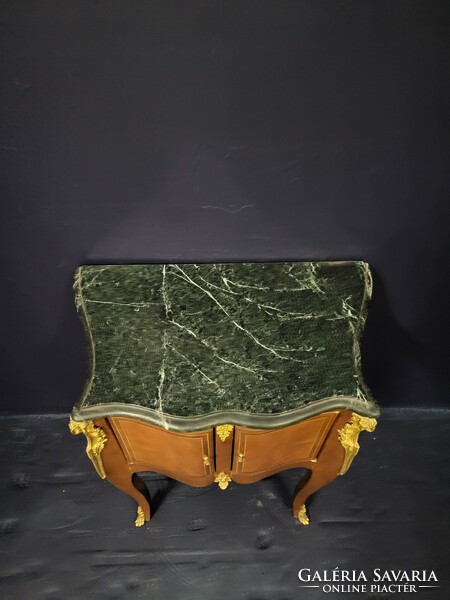 XV. Lajos stílusú komód, kis komód, lerakóasztal márványlappal
