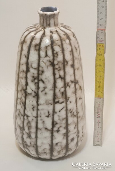 Hódmezővásárhelyi, csíkos, sötétbarna, szürke mázas nagy kerámia váza (2937)