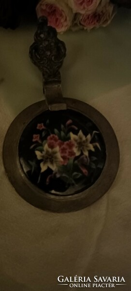 Jar cup, tin lid, beautiful ceramic with pairs of mountain grasses, in decorative buckled condition