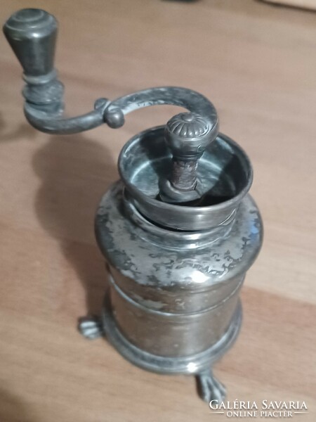 Antique silver plated christofle pepper grinder, pepper grinder, marked, numbered. Can be cleaned to a shine.