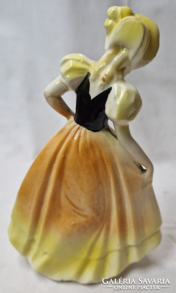 Sárga ruhás lány porcelán figura hibátlan állapotban 17.5 cm.