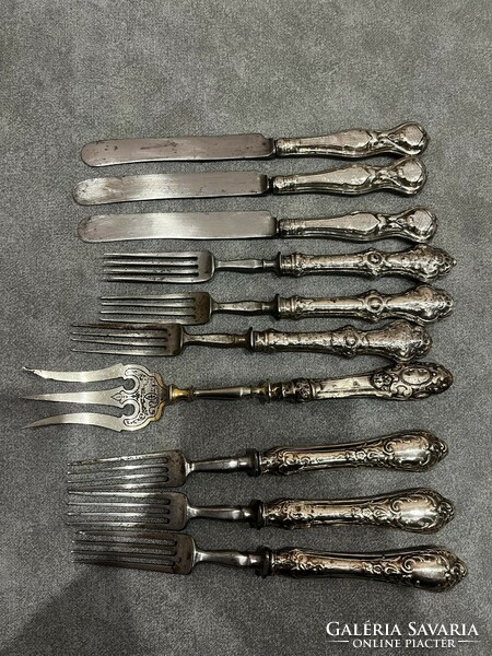 10 pieces of silver-handled cutlery in one!