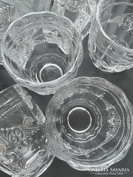Vintage, liliom mintás gyönyörű átlátszó, mintás vizes pohár, vastag üvegből