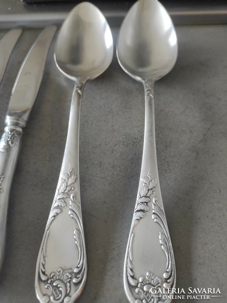 Cutlery with baroque pattern