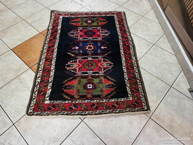 Hand-knotted 92x130 cm wool Persian rug bfz564