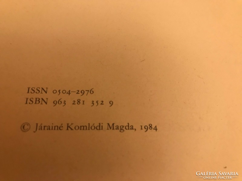 Járainé Komlódi Magda: Kukoricaistren gyermekei című könyv 1984-es kiadás Világjárók sorozat