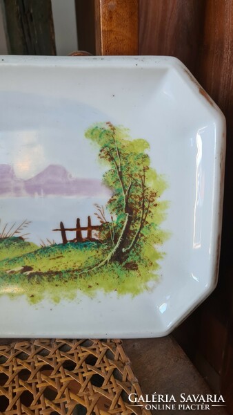 Porcelain offering with a landscape pattern