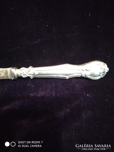 Butter knife with antique English silver (925) handle, silver-plated blade.