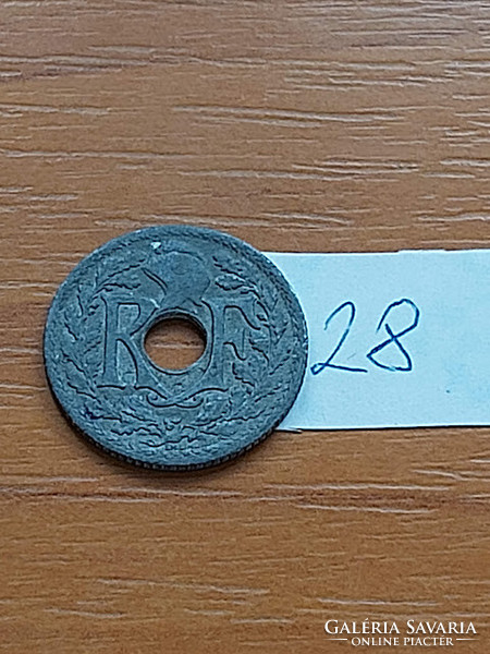 France 10 centimes 1941 zinc line under the mes, dots before and after the year 28.