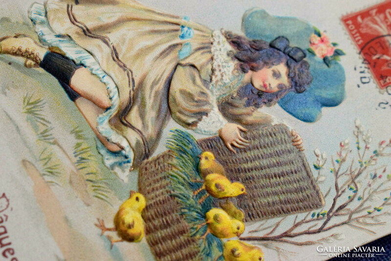 Antik dombornyomott Húsvéti  üdvözlő képeslap - kisleány kosárnyi csibével , barka  1908ból