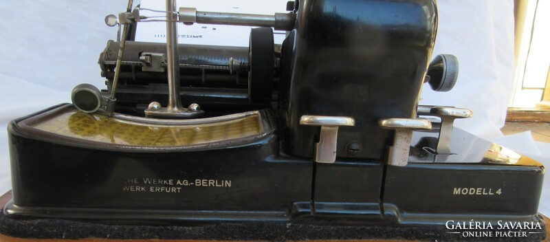 Antik AEG Mignon 4 typ német írógép./Csendőr írógép /működőképes állapotban,dobozában,,kuccsal.