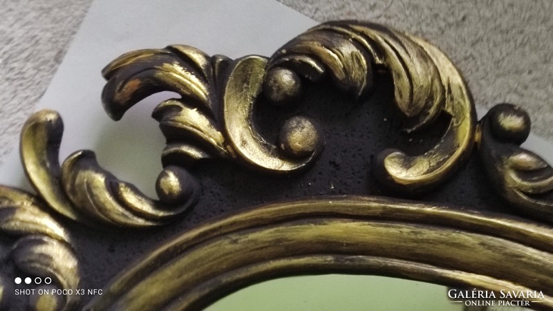 Vintage 85 cm x 52 cm jó nehéz faragott fa keretes tükör pompás fekete arany szín florentin minta