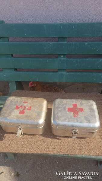 Régi alumínium mentős doboz egészségügyi doboz