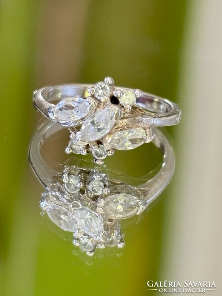 Káprázatos ezüst gyűrű és fülbevaló szett Cirkónia kövekkel ékesítve