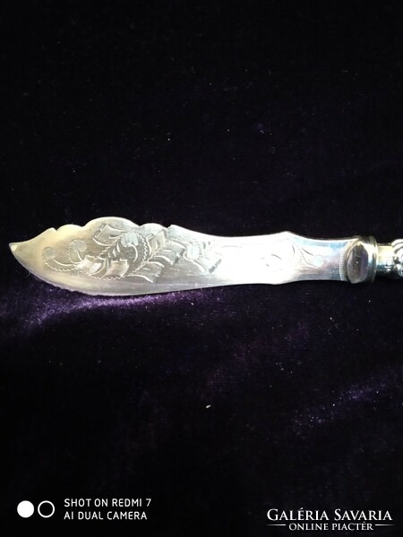 Antik angol ezüst (925) markolatú, ezüstözött pengélyű vajazó kés.