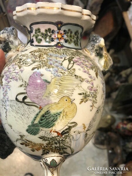 Satsuma antik japán porcelán váza a XIX. század elejéről, 22 cm-es.