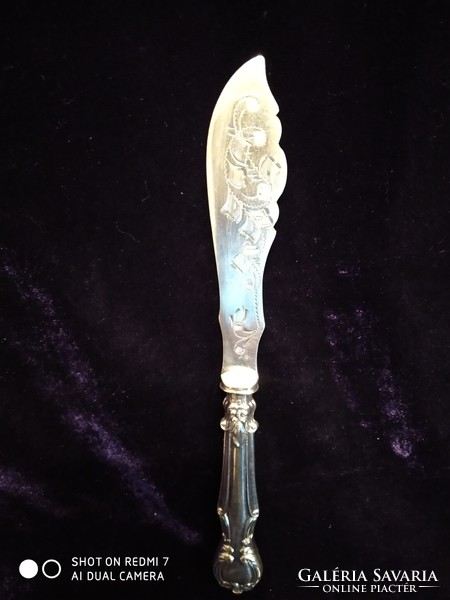 Butter knife with antique English silver (925) handle, silver-plated blade.