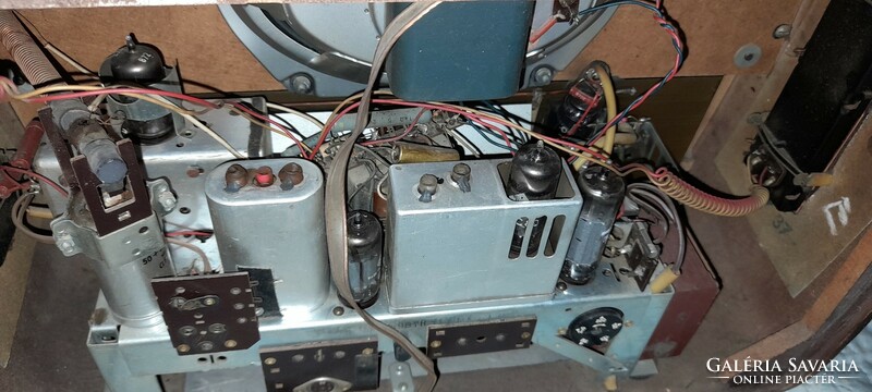 Antique radio, telefunken gavotte 8 nszk 1957.