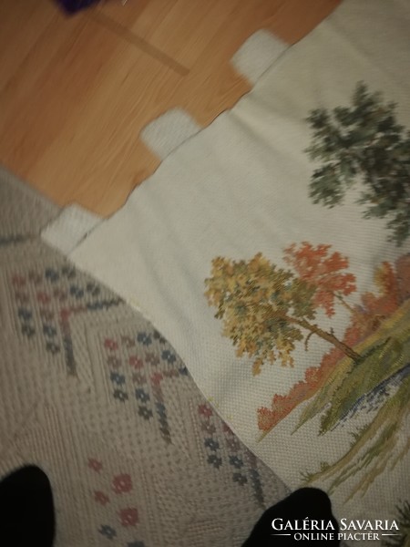 Hand-woven tapestry carpet