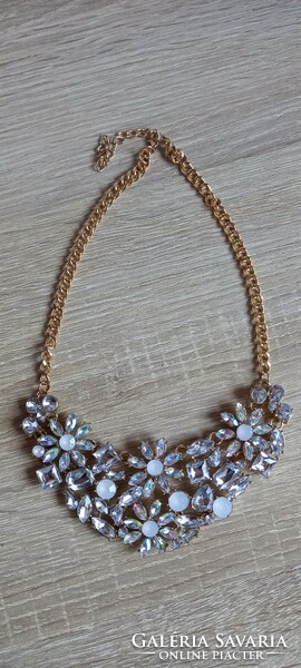 White rhinestone stone flower necklace, neck blue