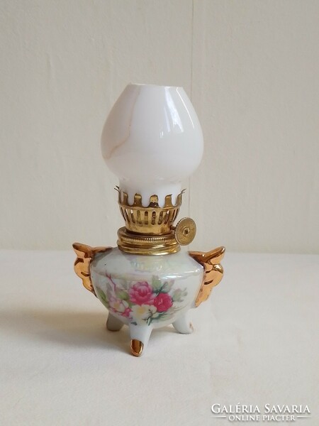 Kicsi mini nosztalgia petróleum lámpa lüszteres mázos porcelán test, aranyozott díszítés virágminta