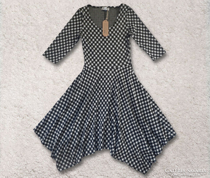 New with tags, Eucalyptus brand, size M, elastic material, 3/4 sleeve a-line plaid women's dress