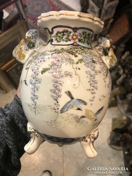 Satsuma antik japán porcelán váza a XIX. század elejéről, 22 cm-es.