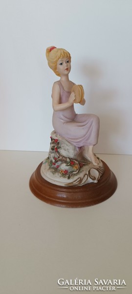 Vivien C. Italy kézzel festett műgyanta sorszámozott szobor