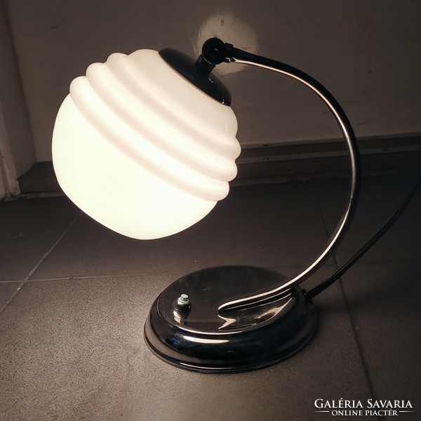 Art deco - Streamline - Bauhaus nikkelezett lámpa felújítva - bordázott, krémszínű ernyő