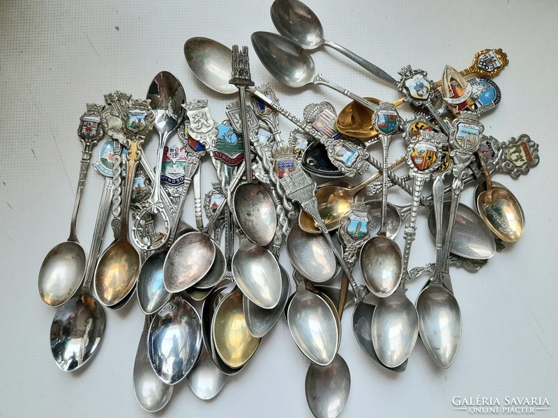 40 commemorative spoons in a package