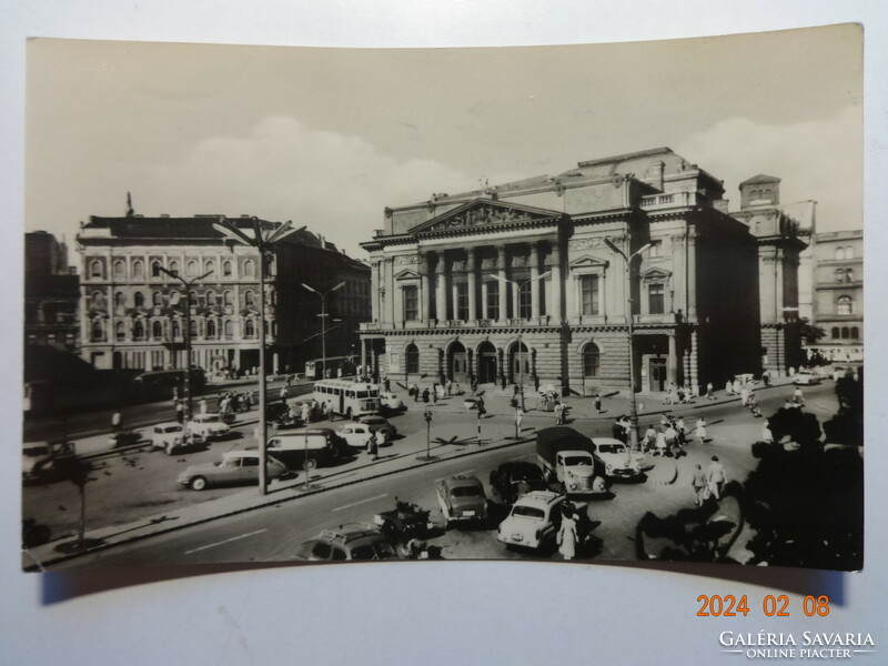 Régi képeslap: Blaha Lujza tér a Nemzeti Színházzal (1960)