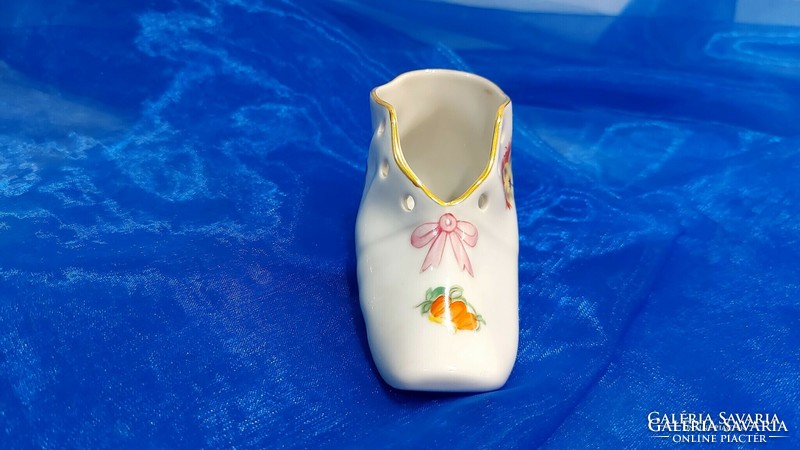 Herendi porcelán,virágos cipő.