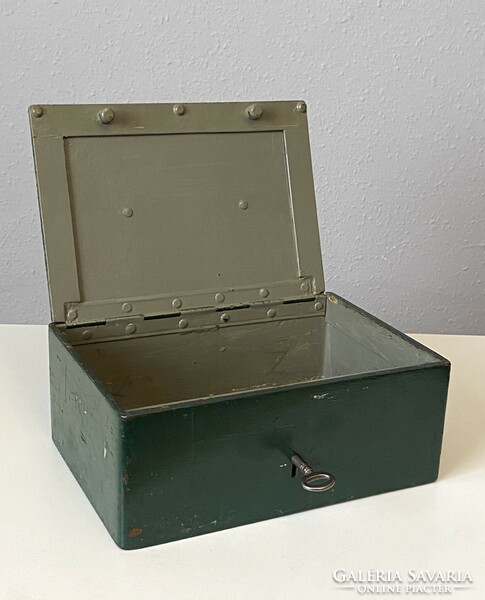 Lockable green iron money cassette cash register 19 x 26 x 10 cm