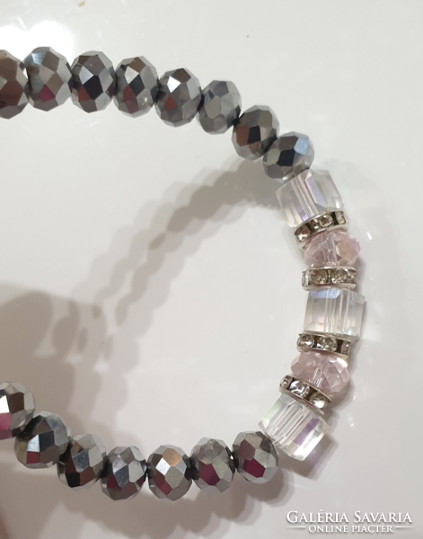 Iridescent faceted glass bracelet with polished glass ornament