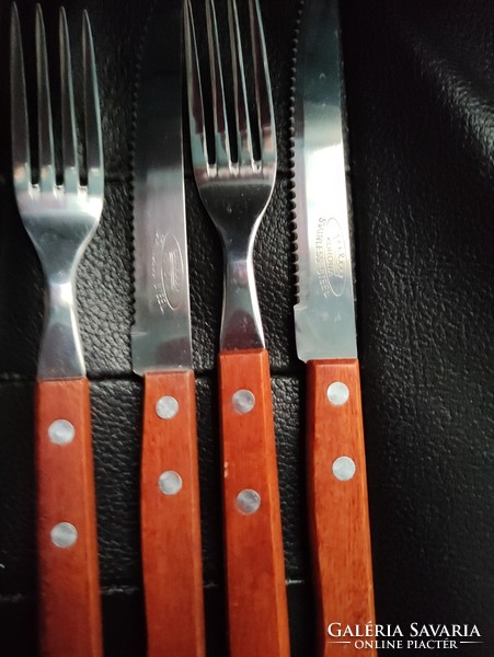 Steak cutlery set/4 persons.