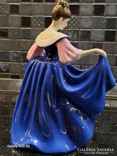Royal Doulton Sara angol porcelán szobor hölgy figura kézzel készült és festett nipp
