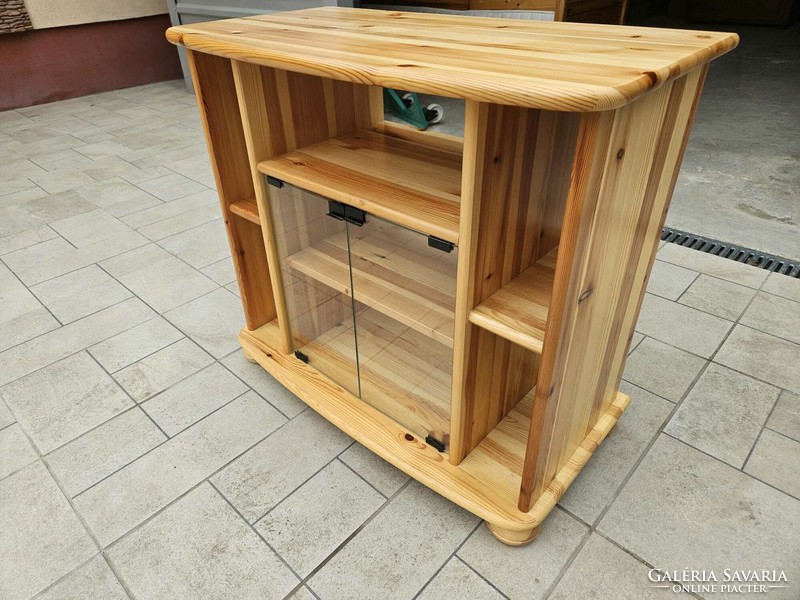 A claudia pine chest of drawers for sale. Furniture of Rs. Furniture is in like-new condition, completely made of wood. Measure