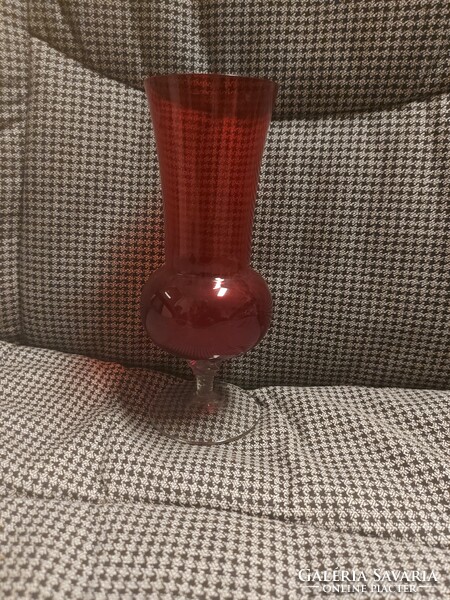 Húsz centis piros üvegpohár, vagy váza